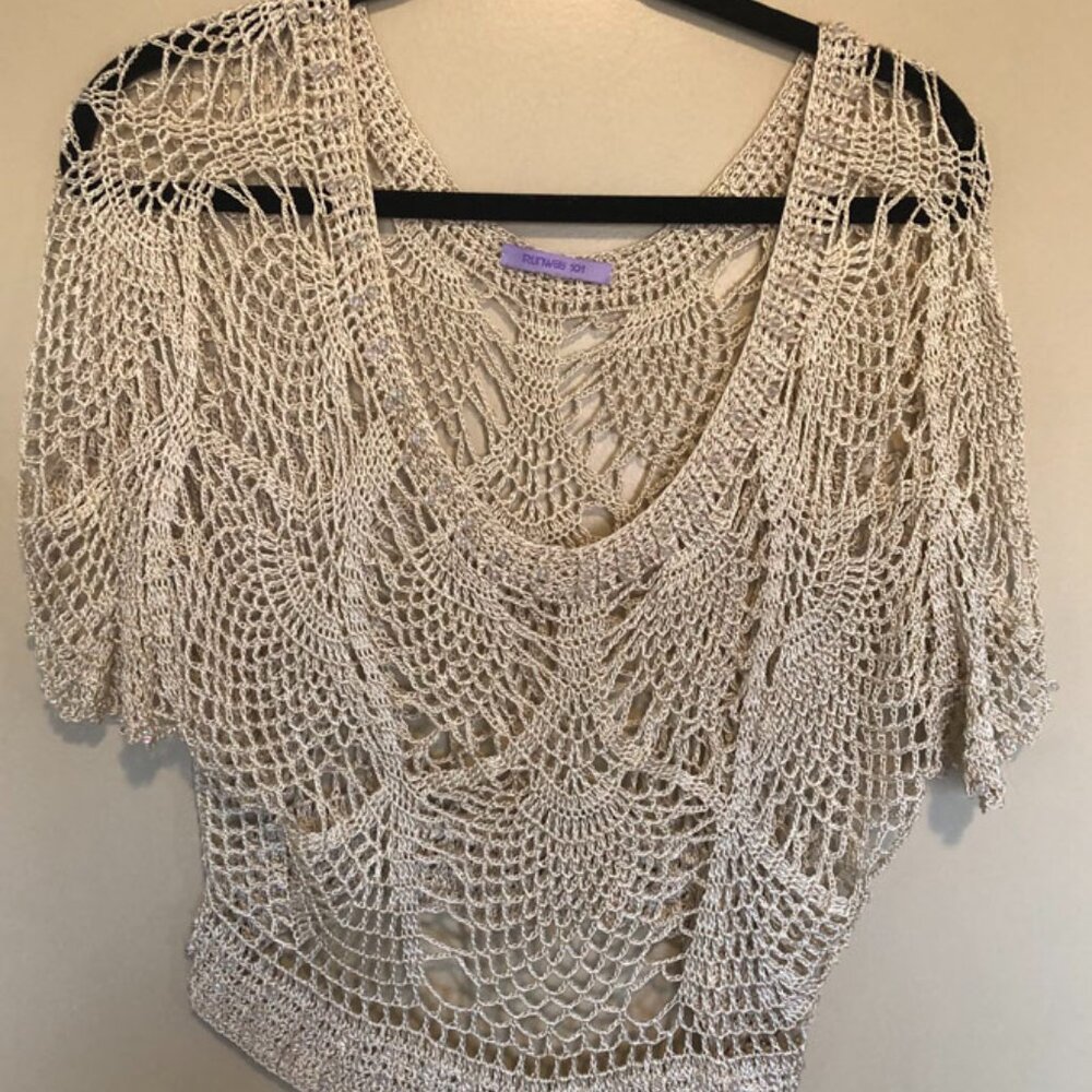 VINTAGE WOMENS RUNWAY 101 BEADED CROCHET CROP TOP COVER TOP